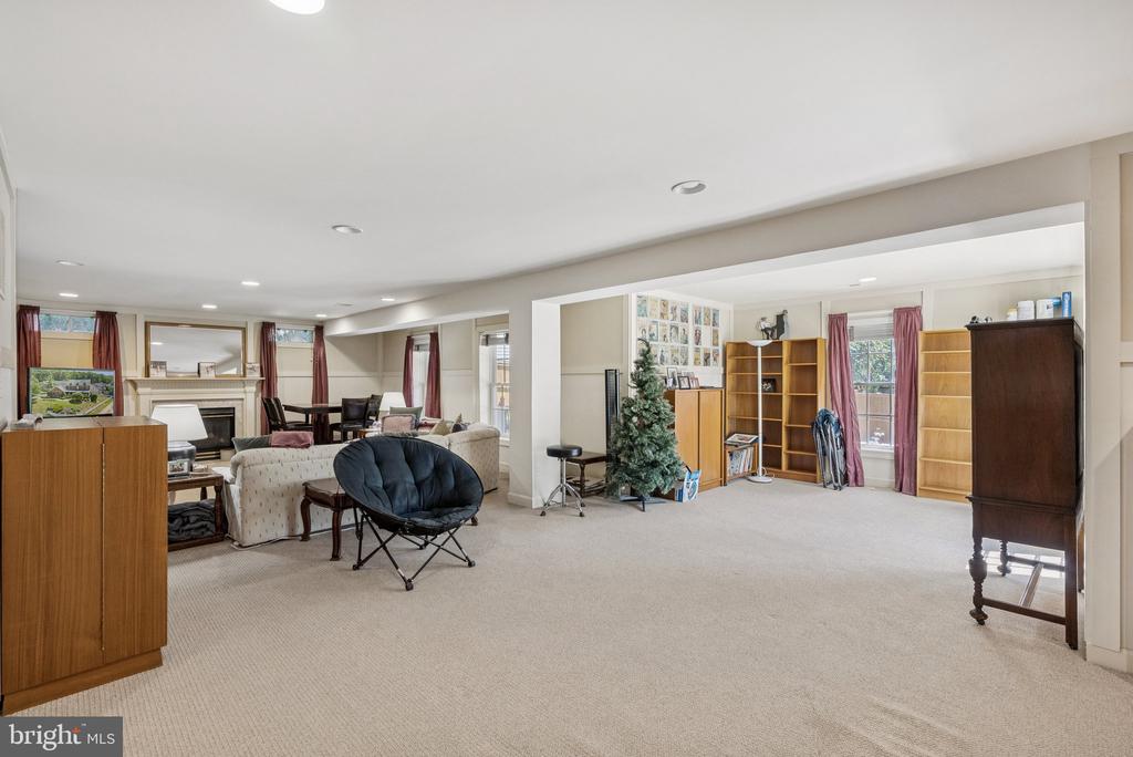 1719 WORTHY COURT