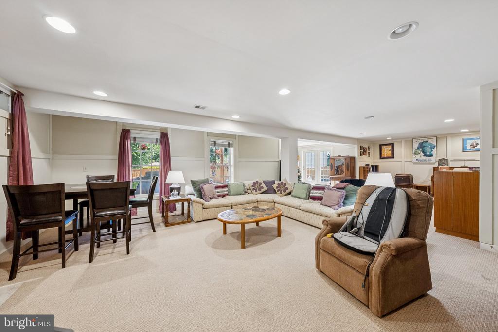 1719 WORTHY COURT
