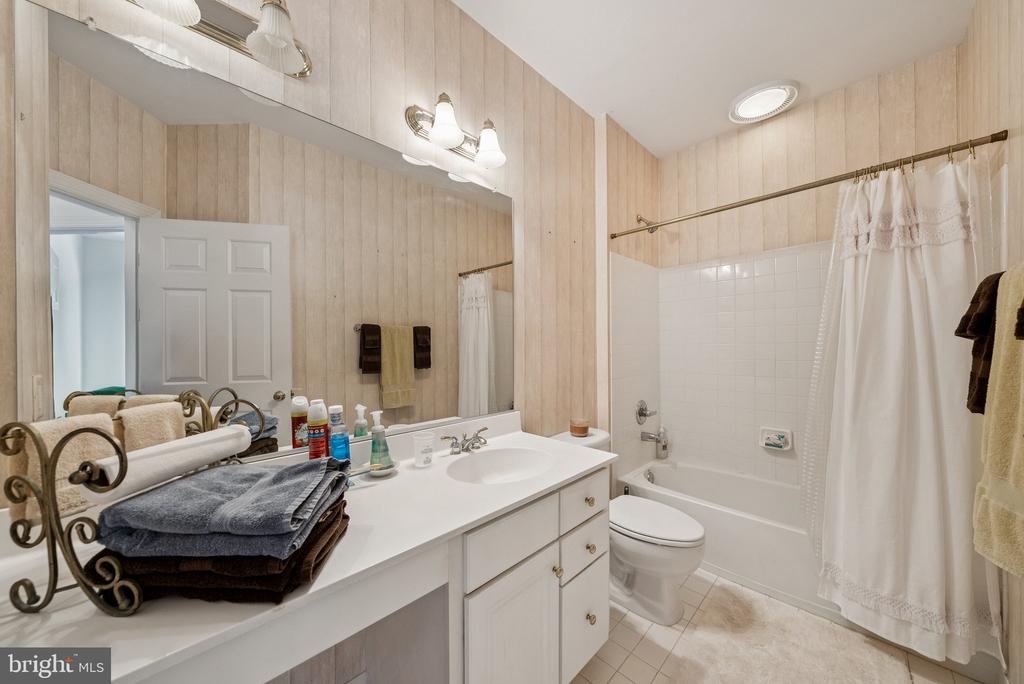 1719 WORTHY COURT