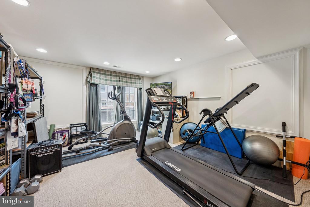 1719 WORTHY COURT