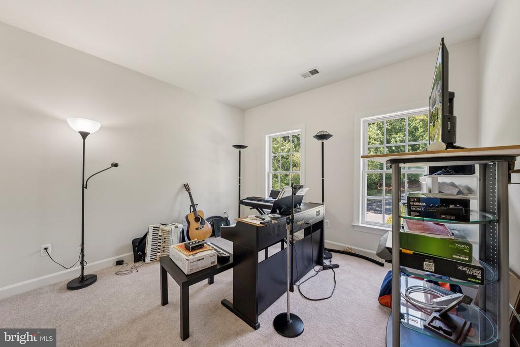 1719 WORTHY COURT