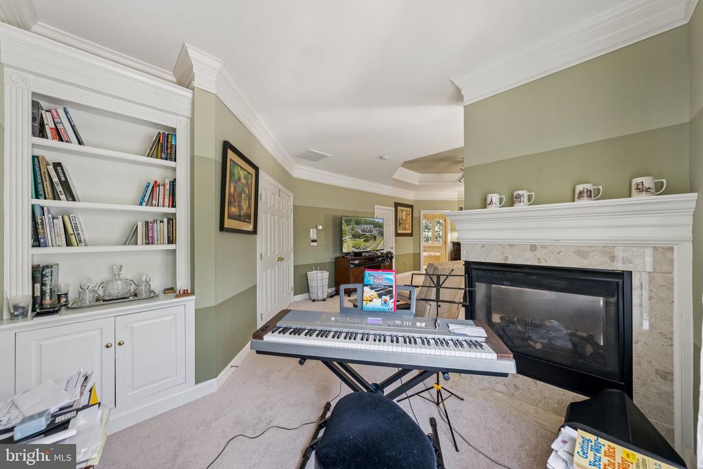 1719 WORTHY COURT