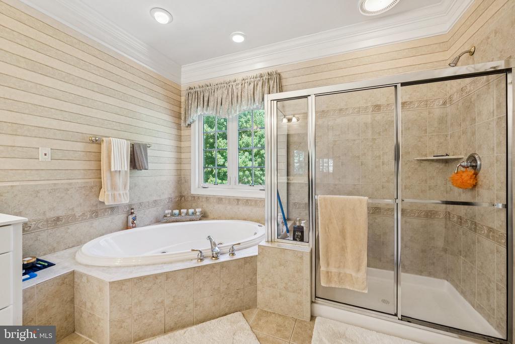 1719 WORTHY COURT