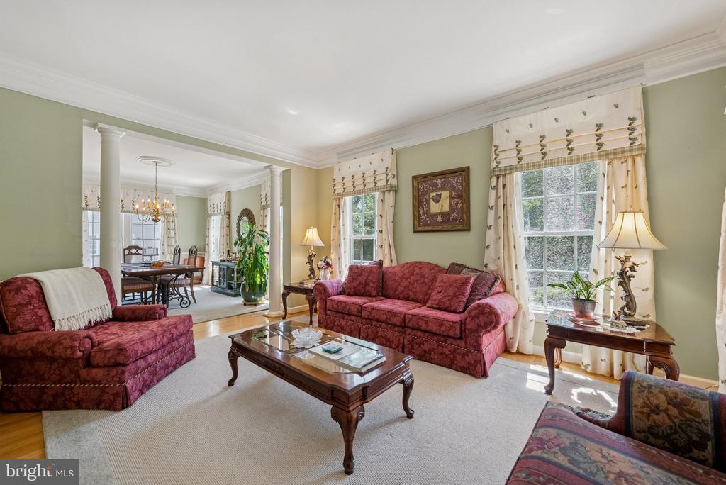 1719 WORTHY COURT