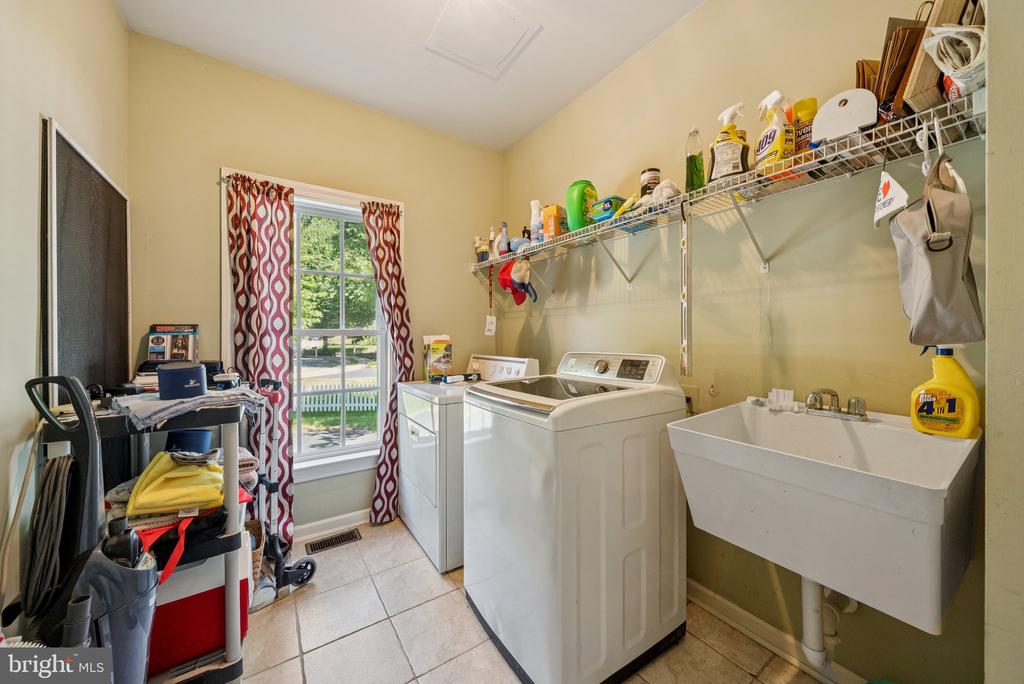 1719 WORTHY COURT