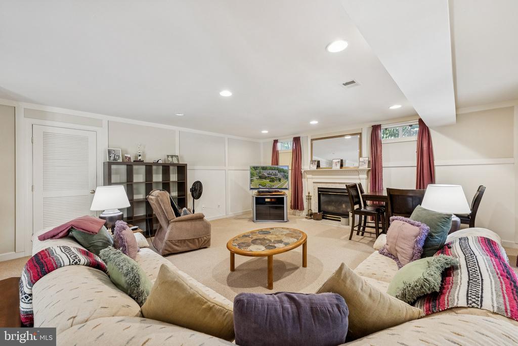 1719 WORTHY COURT