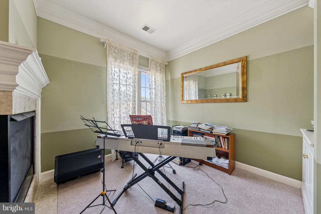 1719 WORTHY COURT