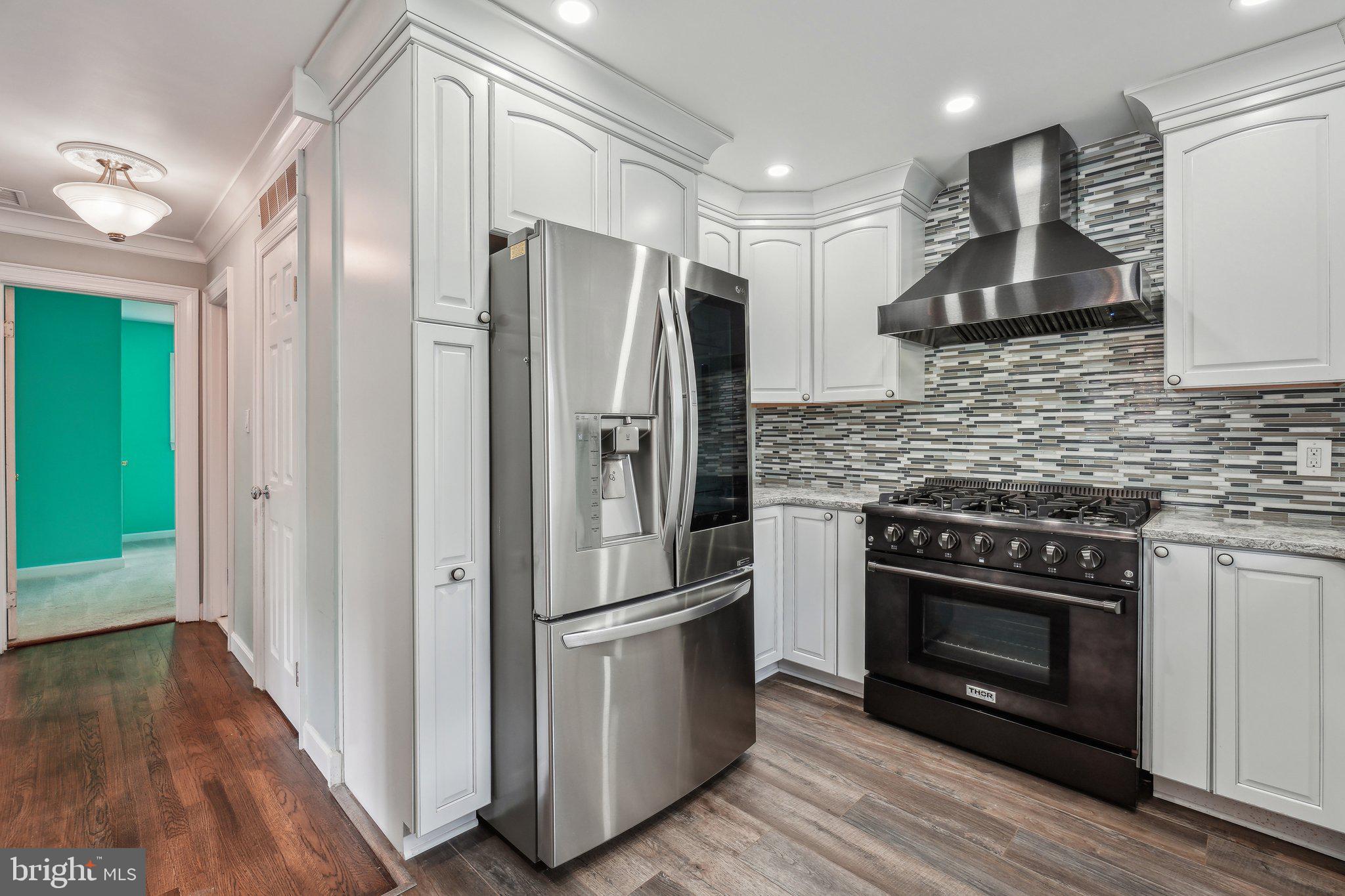 4006 DUBOIS COURT