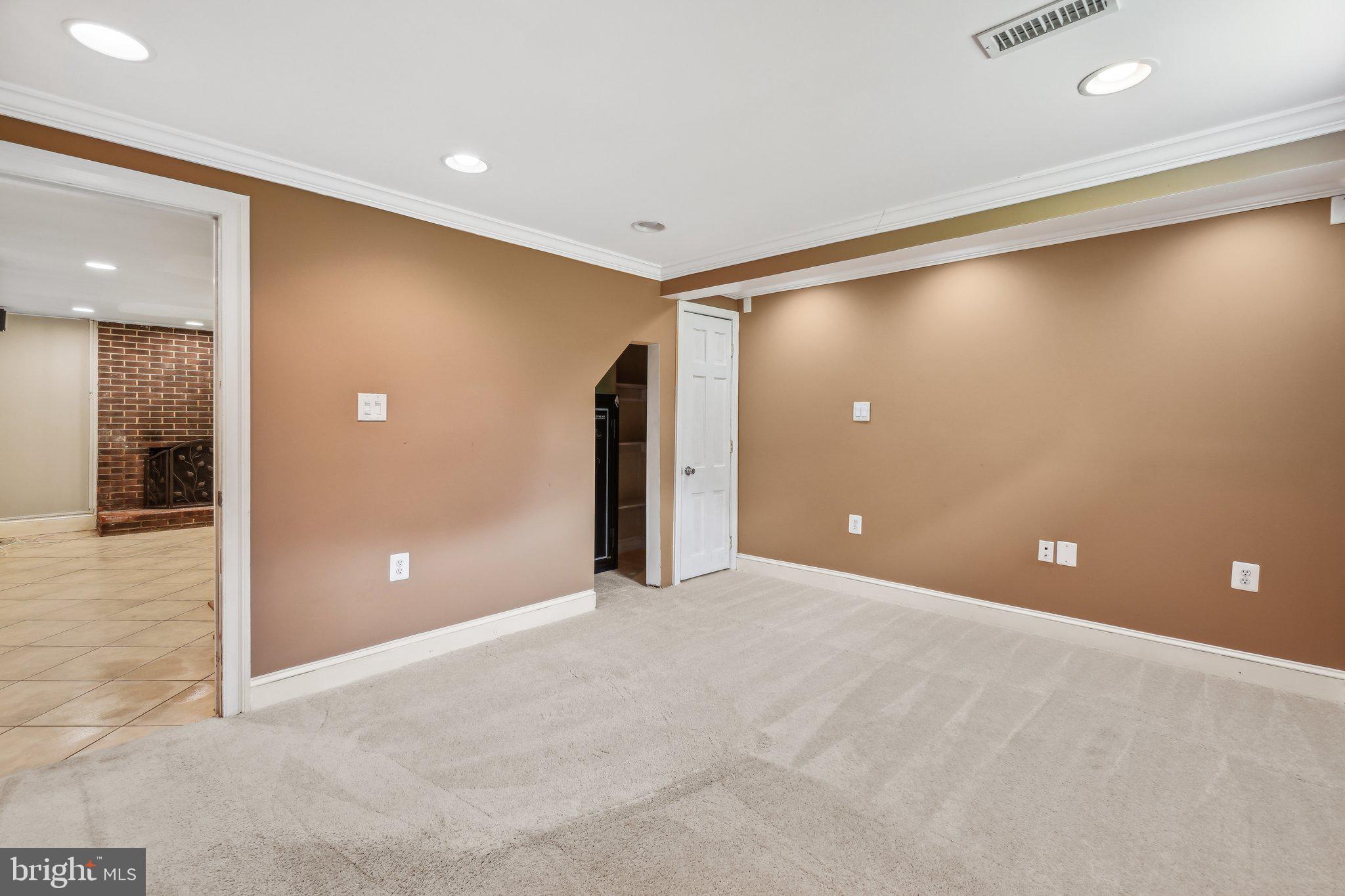 4006 DUBOIS COURT