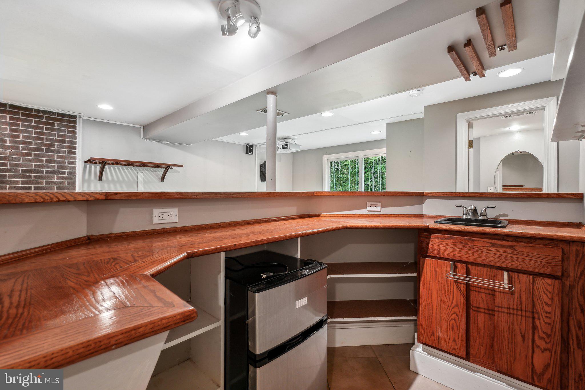 4006 DUBOIS COURT