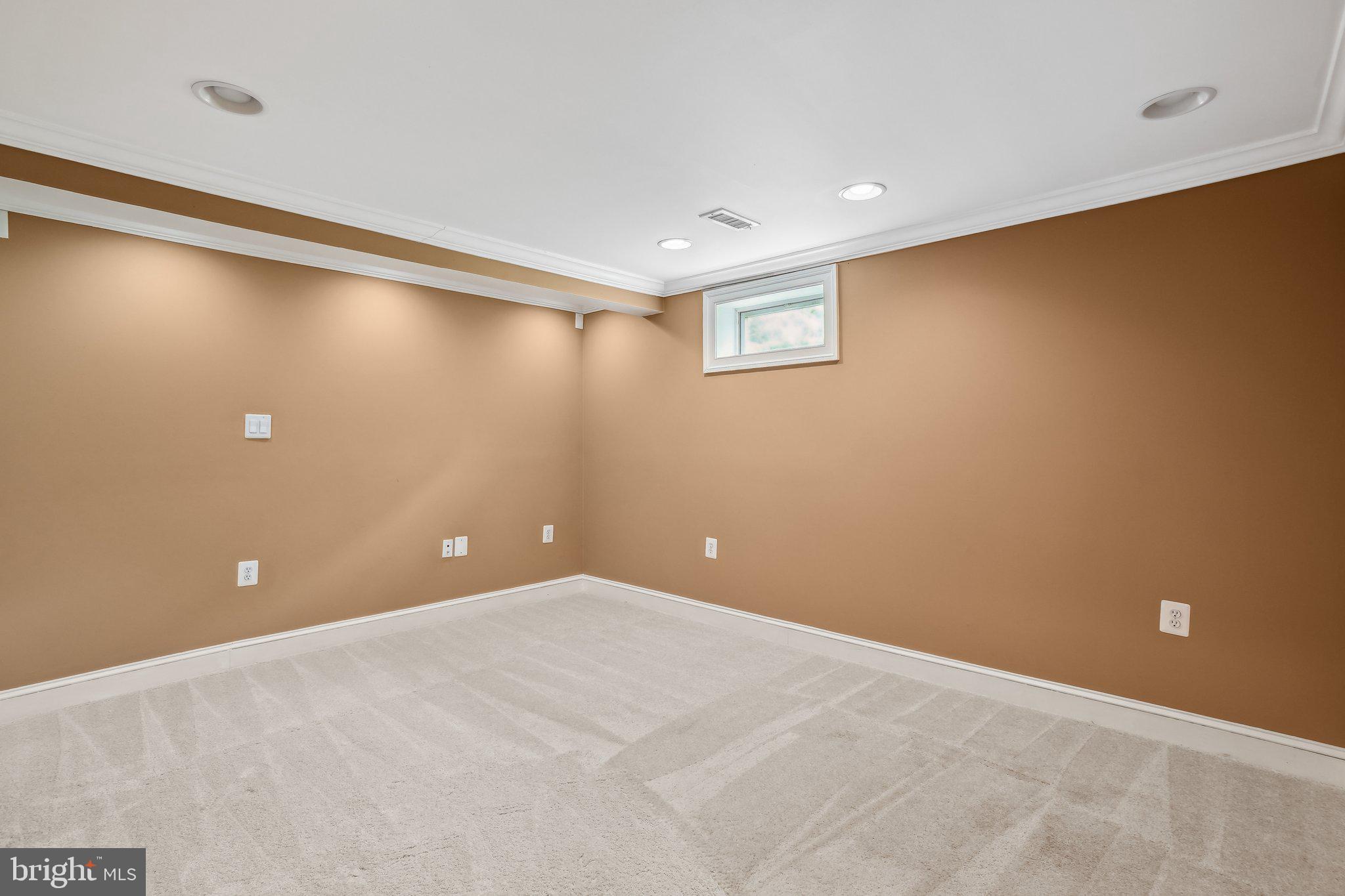 4006 DUBOIS COURT