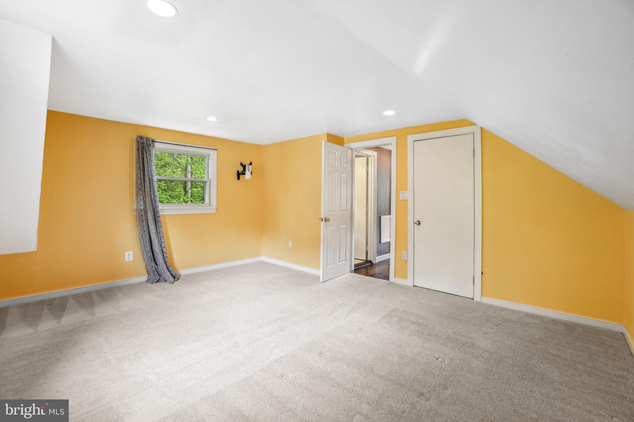4006 DUBOIS COURT