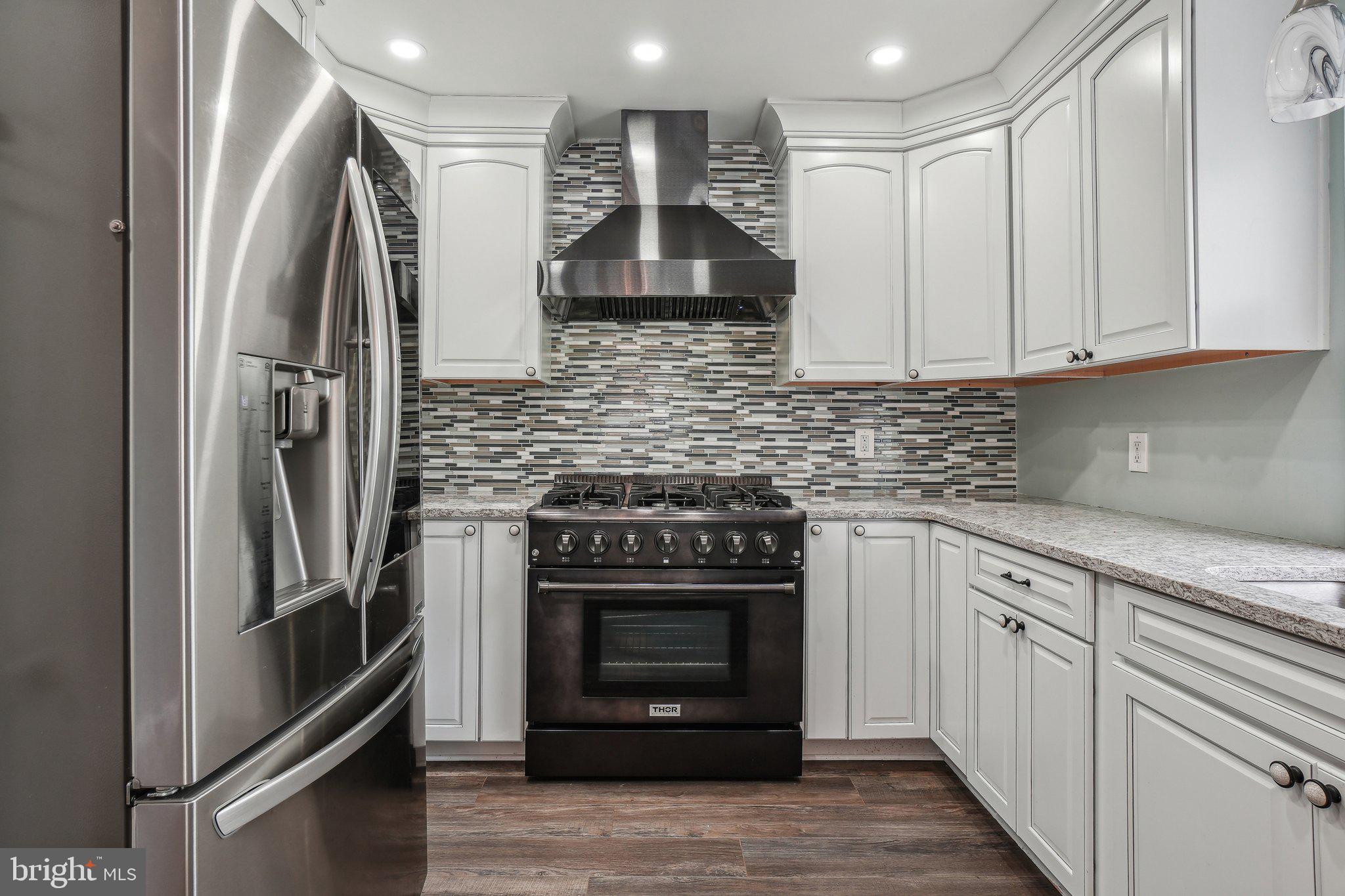 4006 DUBOIS COURT