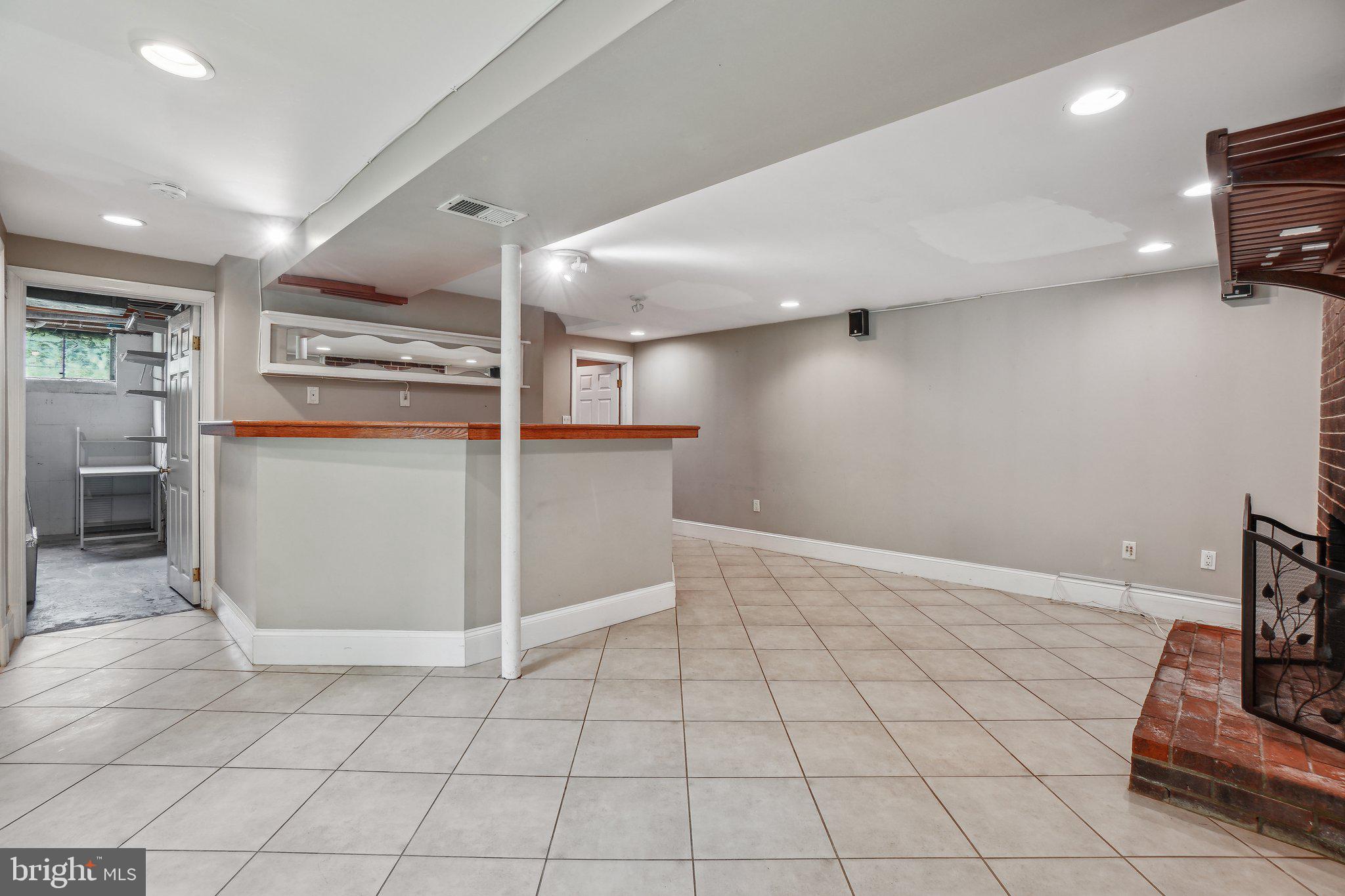 4006 DUBOIS COURT
