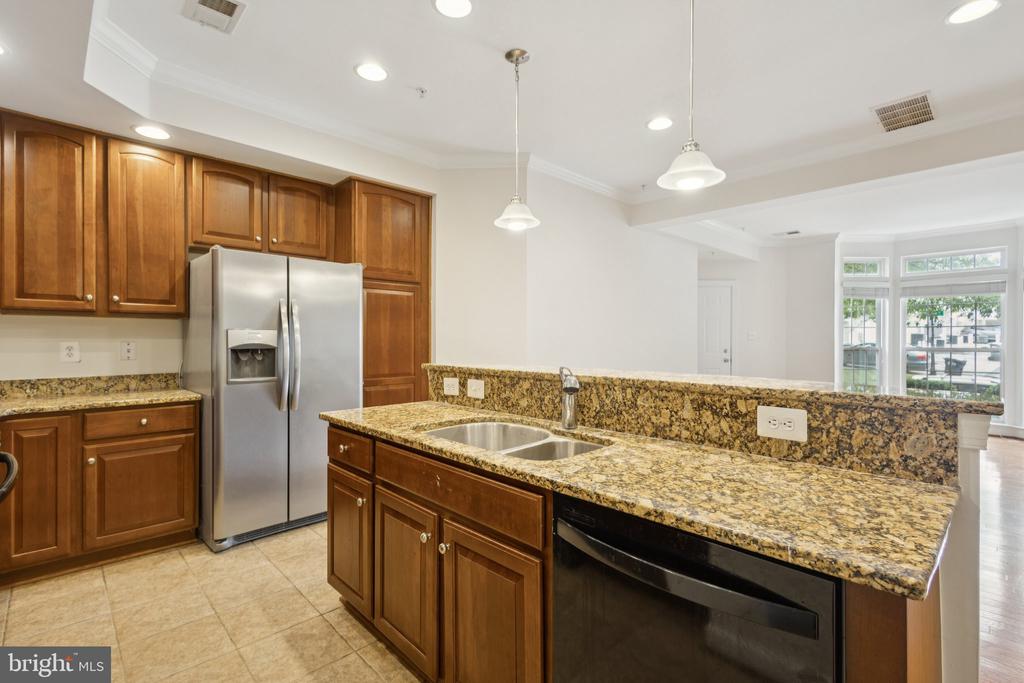 2576 EASTBOURNE DRIVE