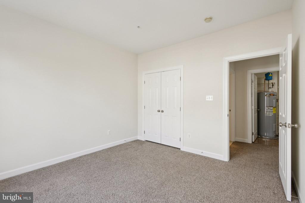 2576 EASTBOURNE DRIVE