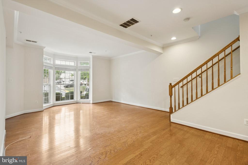 2576 EASTBOURNE DRIVE