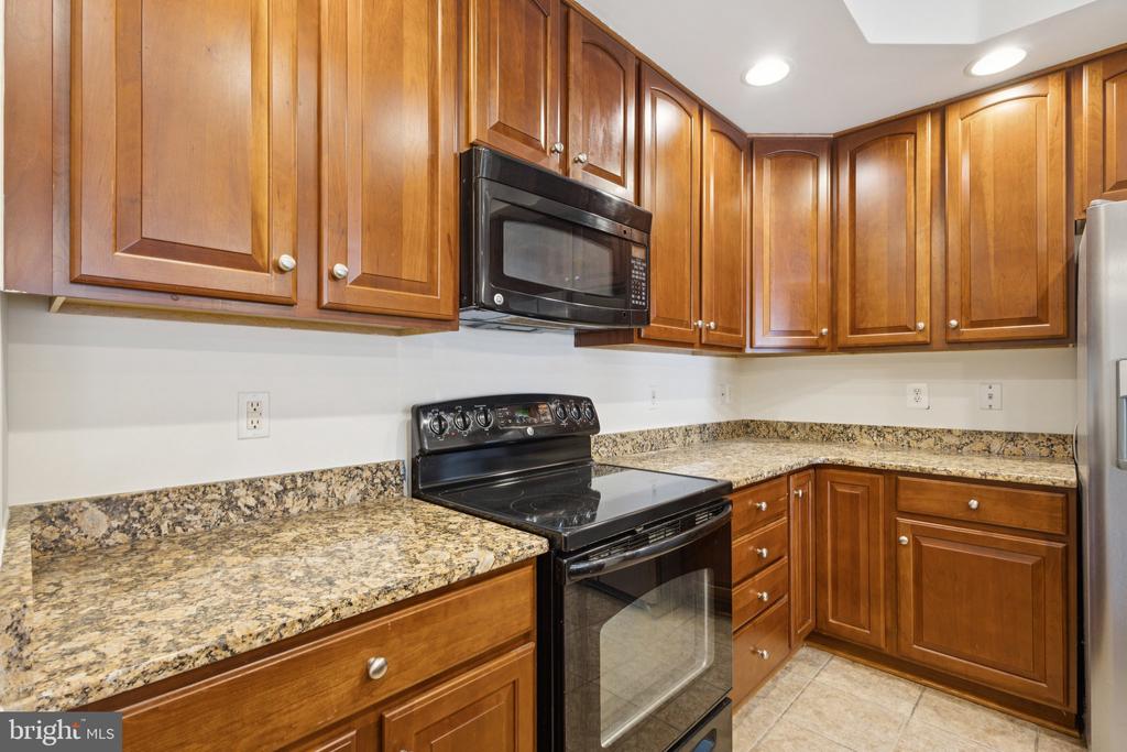 2576 EASTBOURNE DRIVE