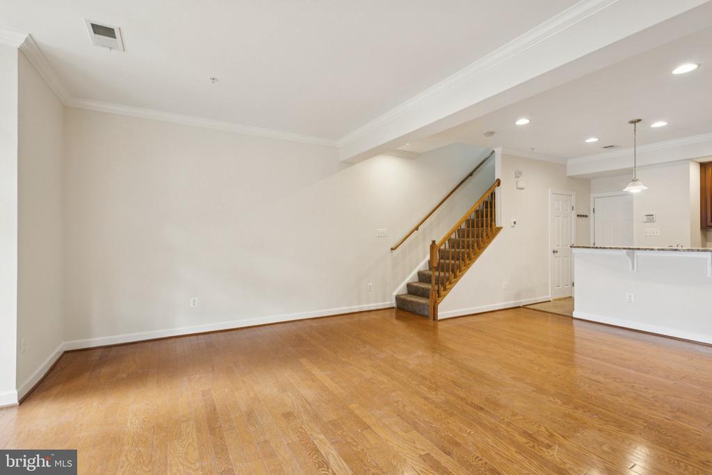 2576 EASTBOURNE DRIVE