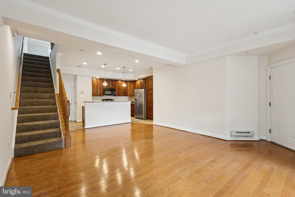 2576 EASTBOURNE DRIVE
