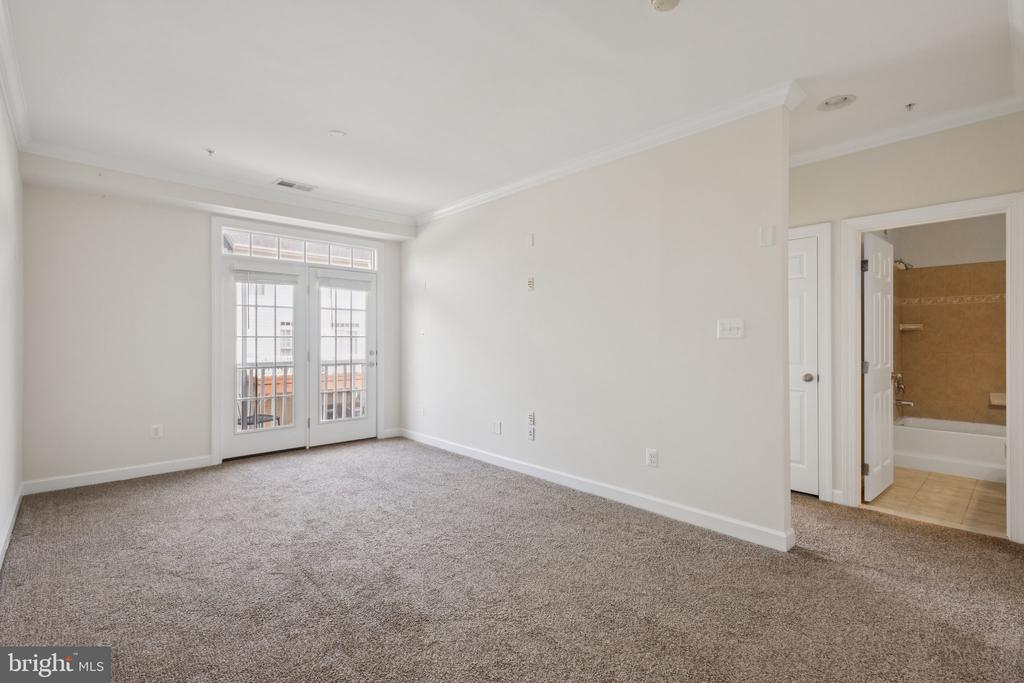 2576 EASTBOURNE DRIVE