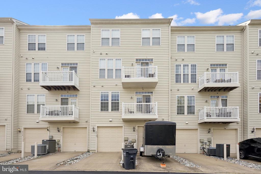 2576 EASTBOURNE DRIVE