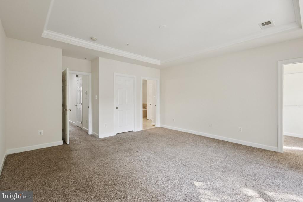 2576 EASTBOURNE DRIVE