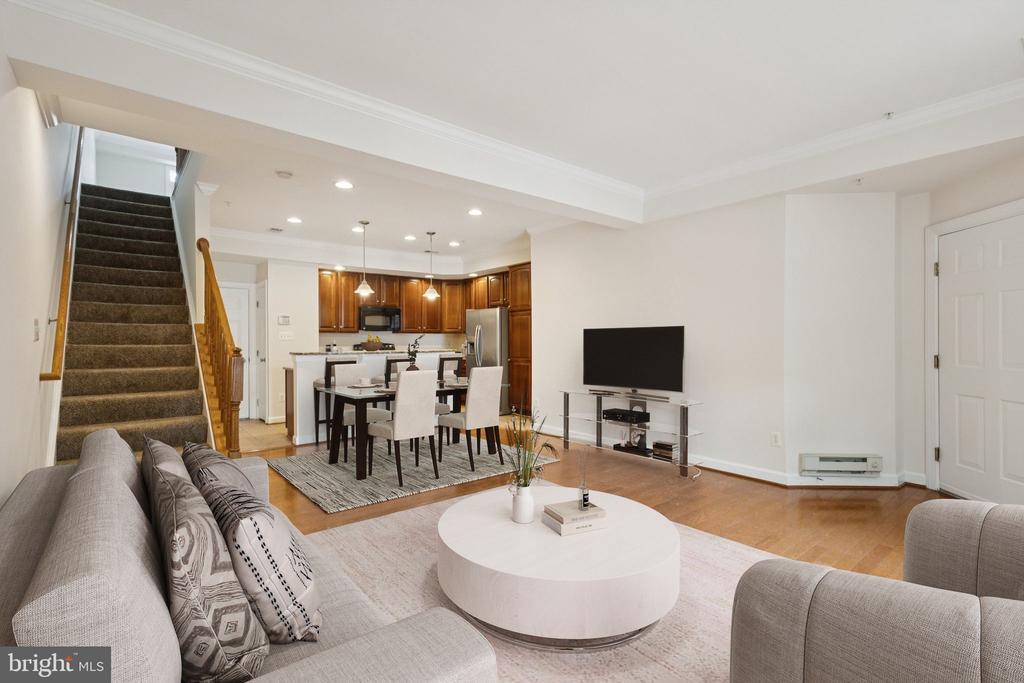 2576 EASTBOURNE DRIVE