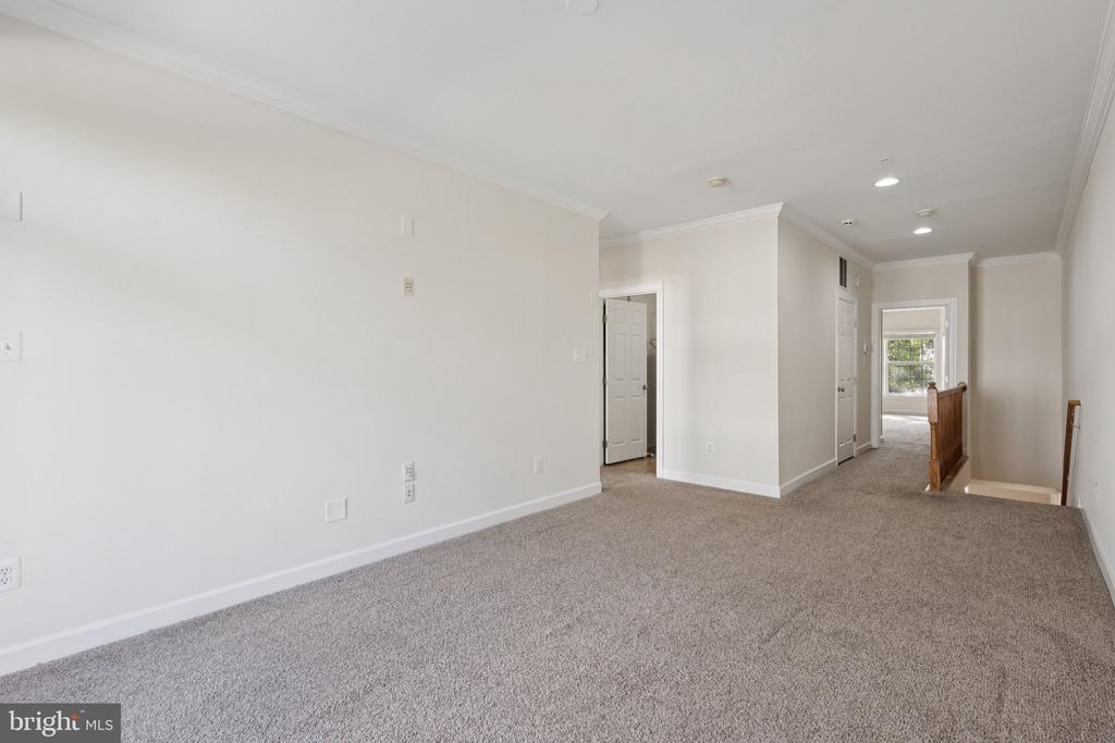 2576 EASTBOURNE DRIVE