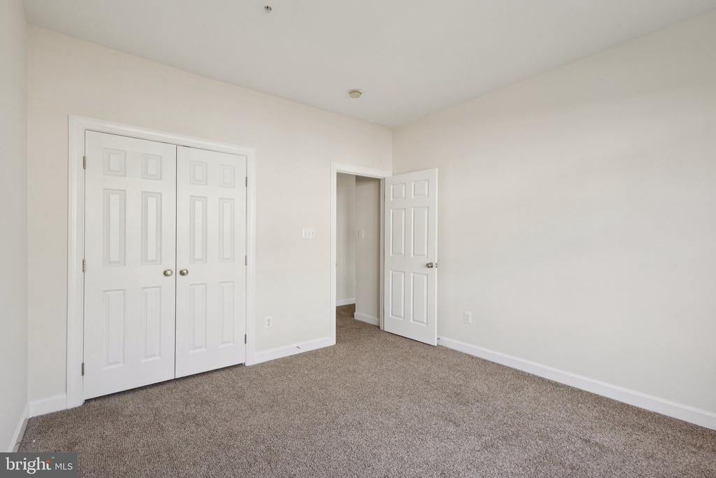 2576 EASTBOURNE DRIVE