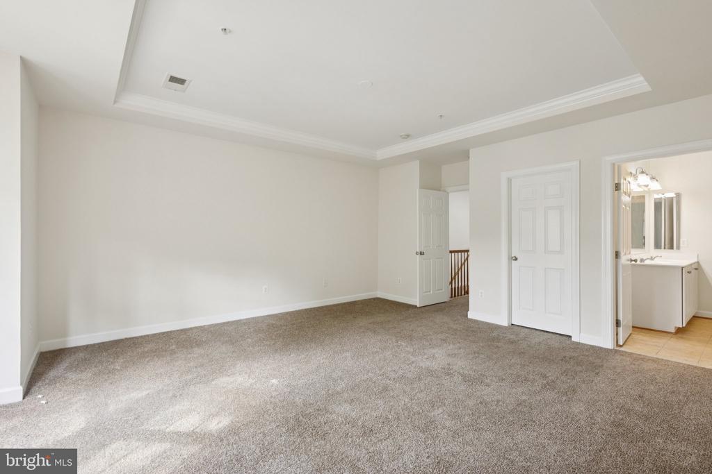 2576 EASTBOURNE DRIVE