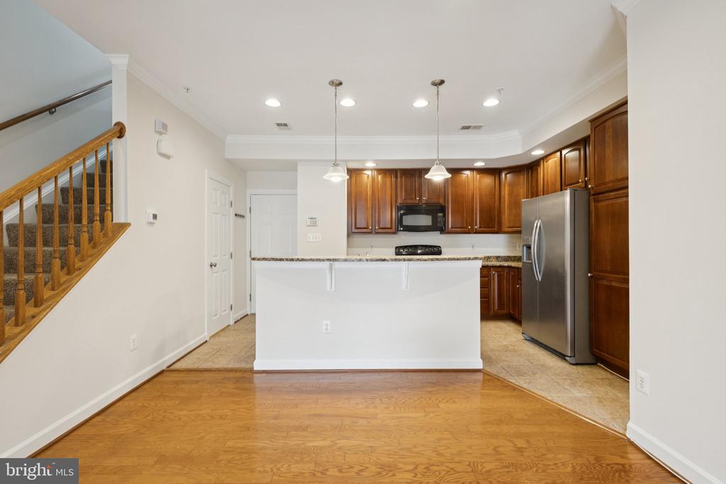 2576 EASTBOURNE DRIVE
