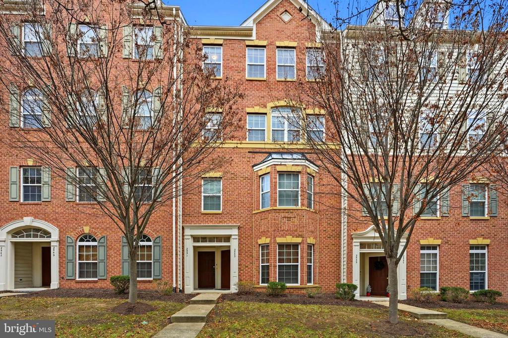 2551 EASTBOURNE DRIVE