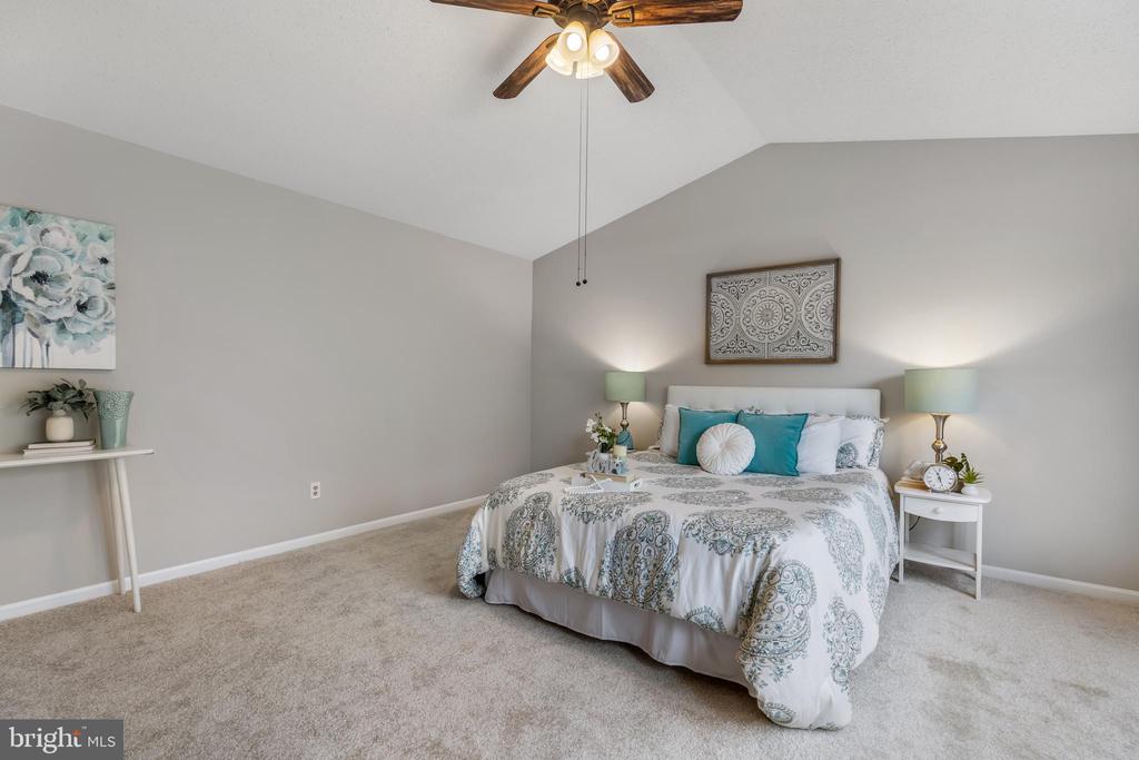 2796 MAPLE RIDGE DRIVE