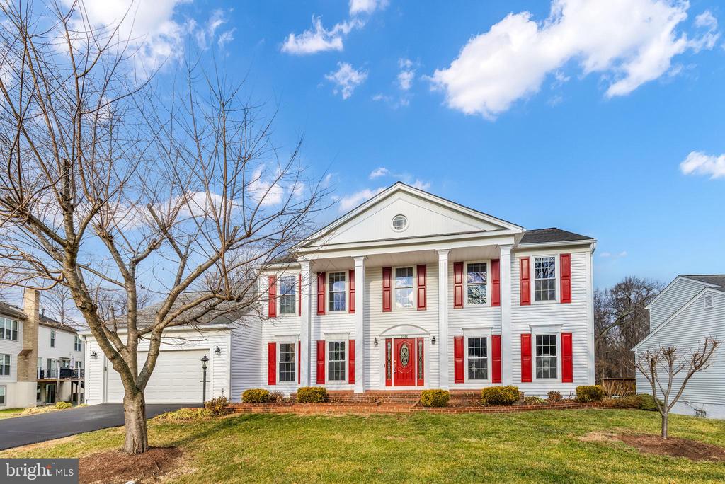 2796 MAPLE RIDGE DRIVE