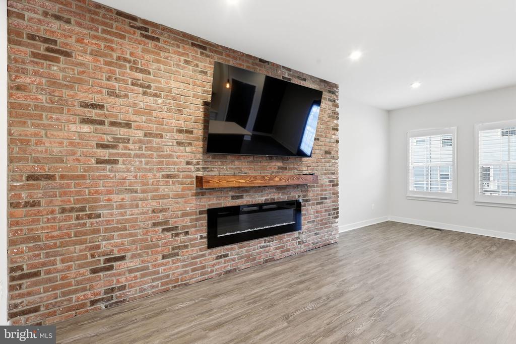 18091 RED CEDAR ROAD