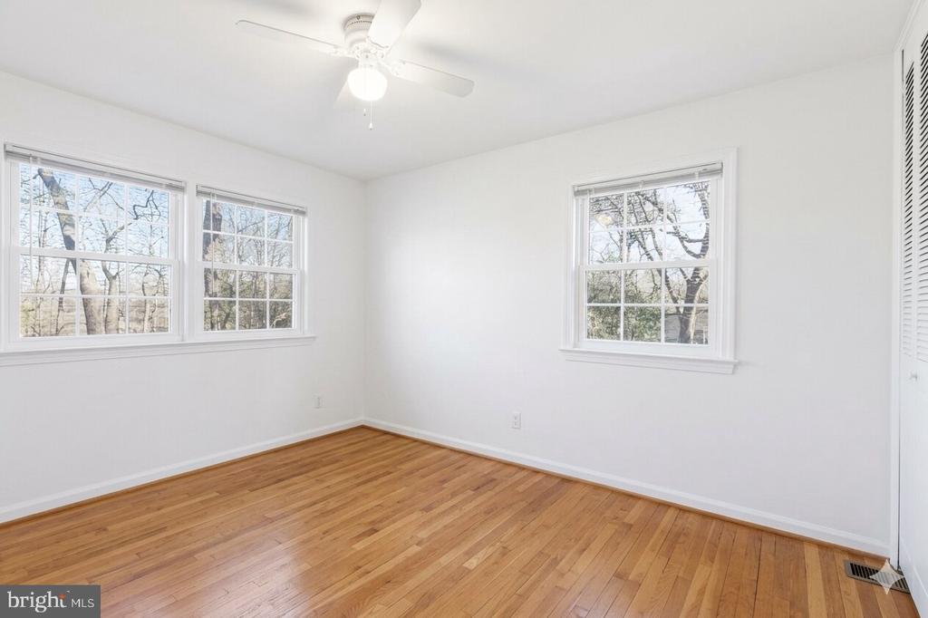 7605 ROSBURY COURT