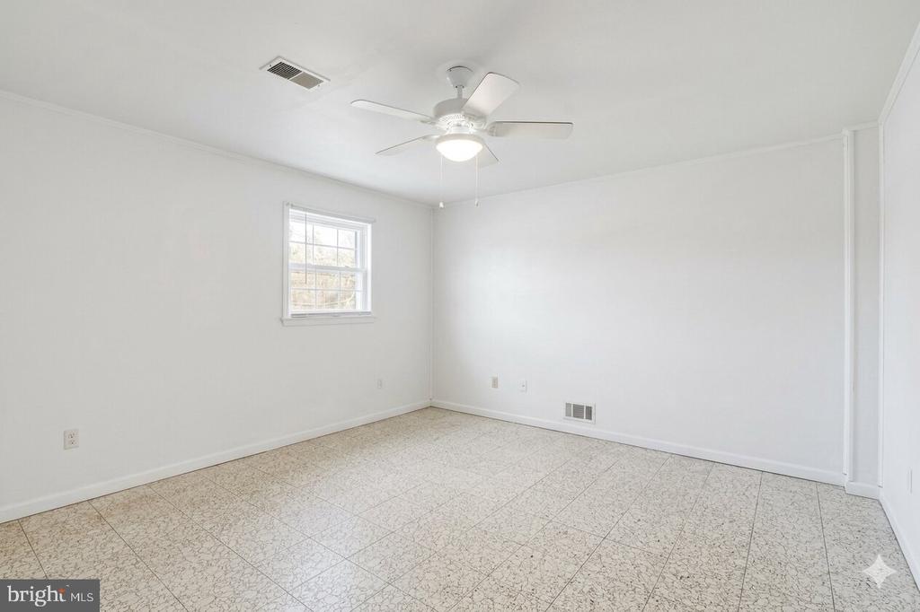 7605 ROSBURY COURT
