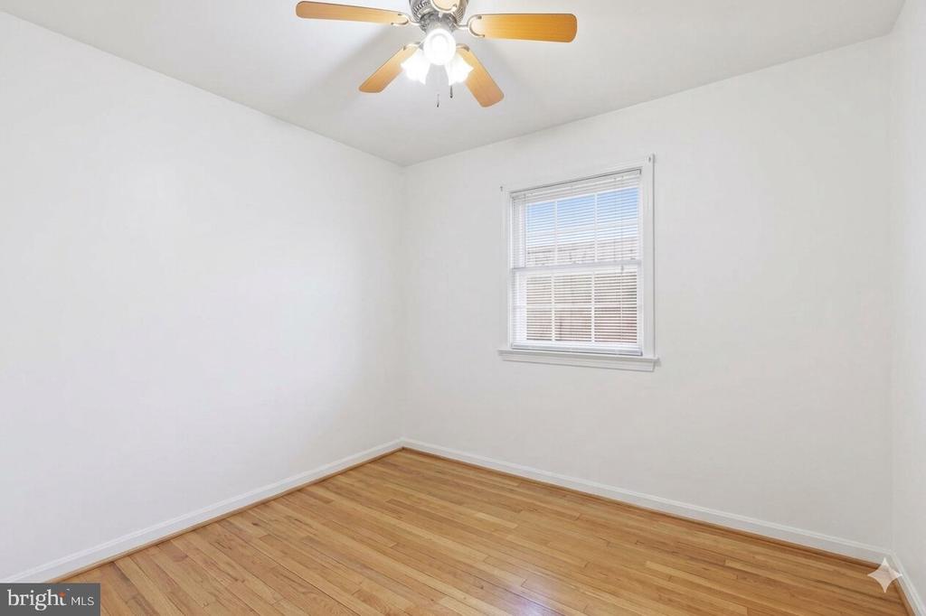 7605 ROSBURY COURT