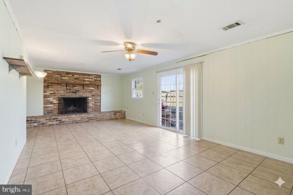 7605 ROSBURY COURT