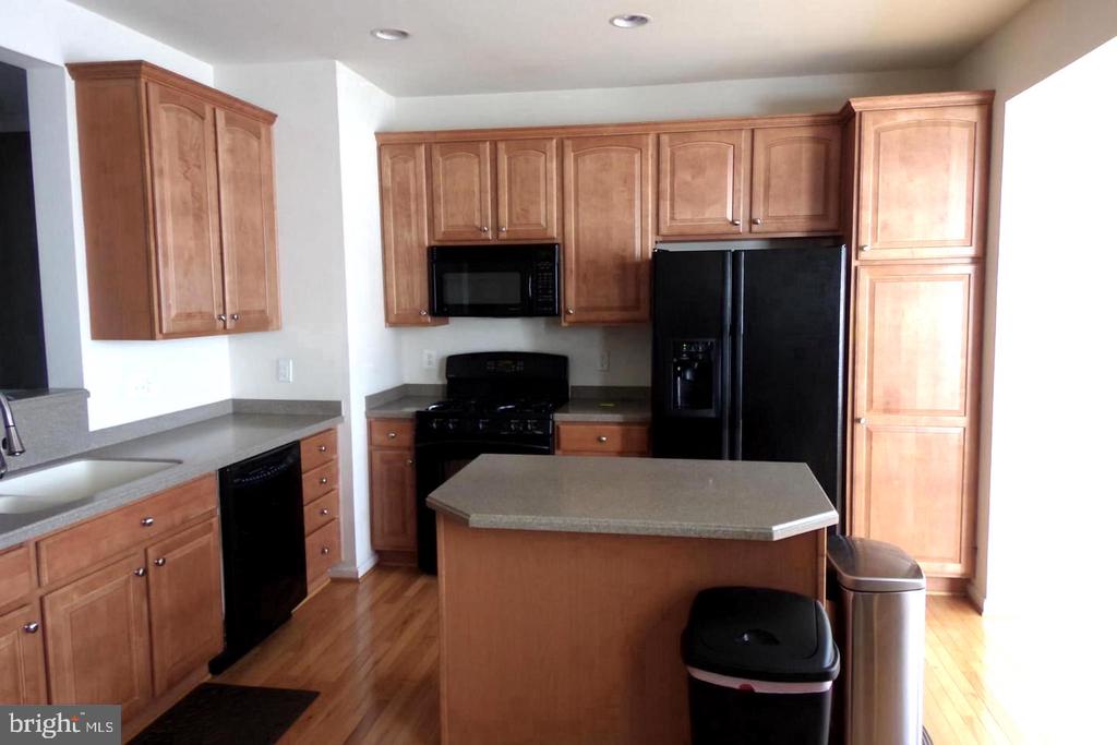 16606 BARGE CIRCLE
