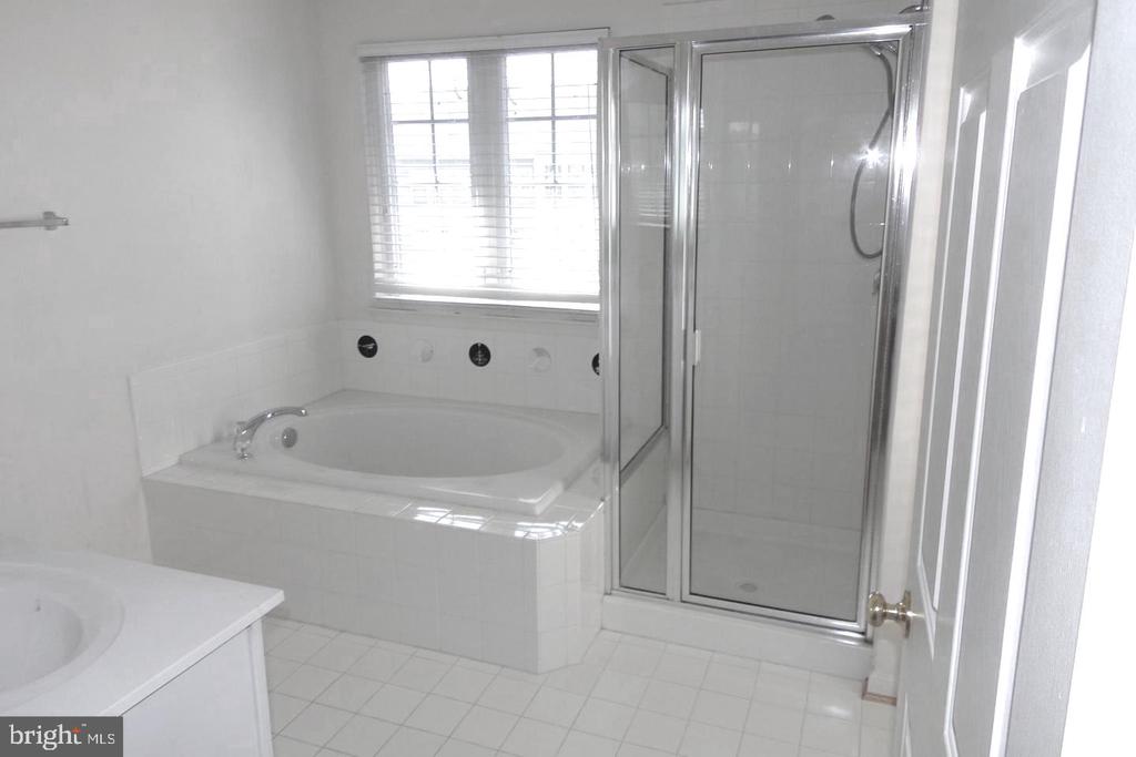 16606 BARGE CIRCLE