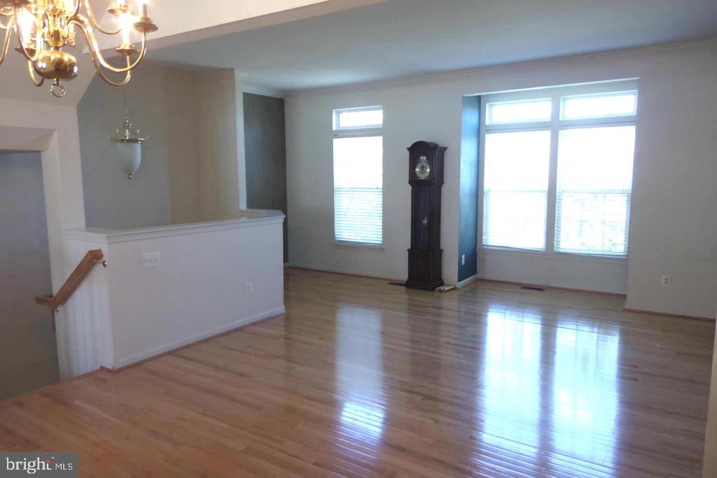 16606 BARGE CIRCLE