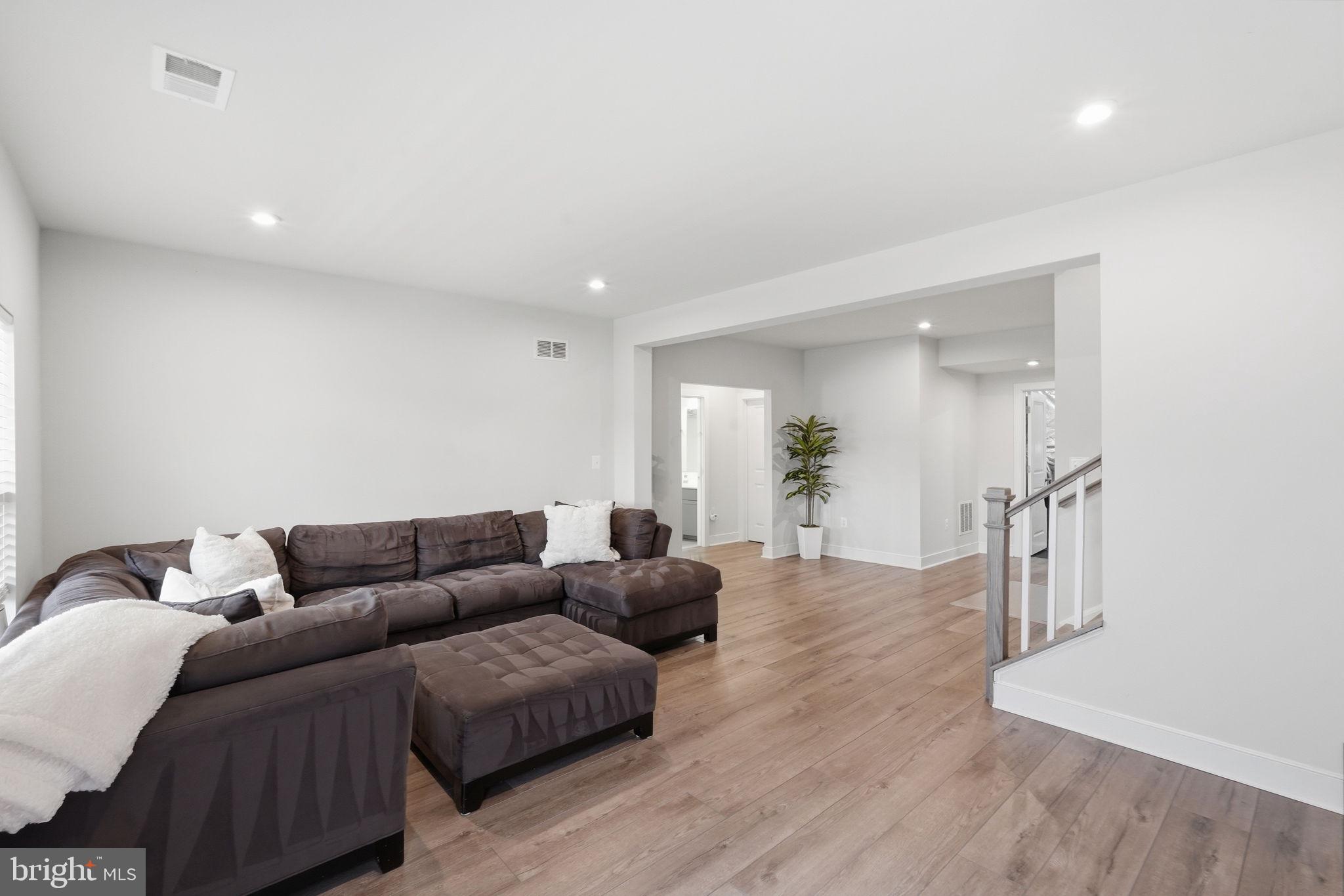 1555 MEADOWLARK GLEN ROAD