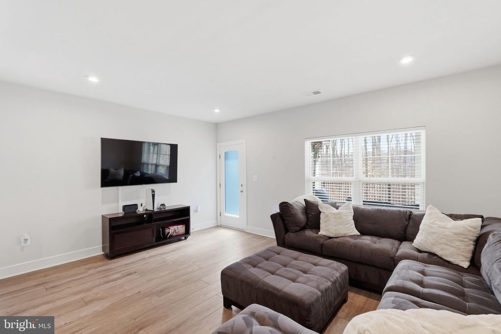 1555 MEADOWLARK GLEN ROAD