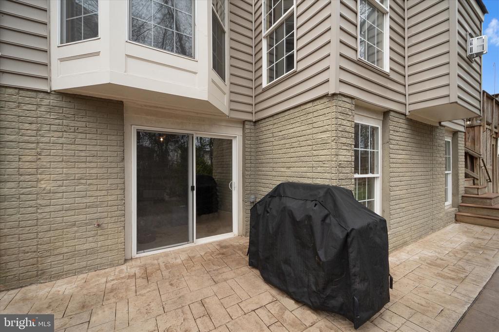 9325 RUSTIC BREEZE COURT