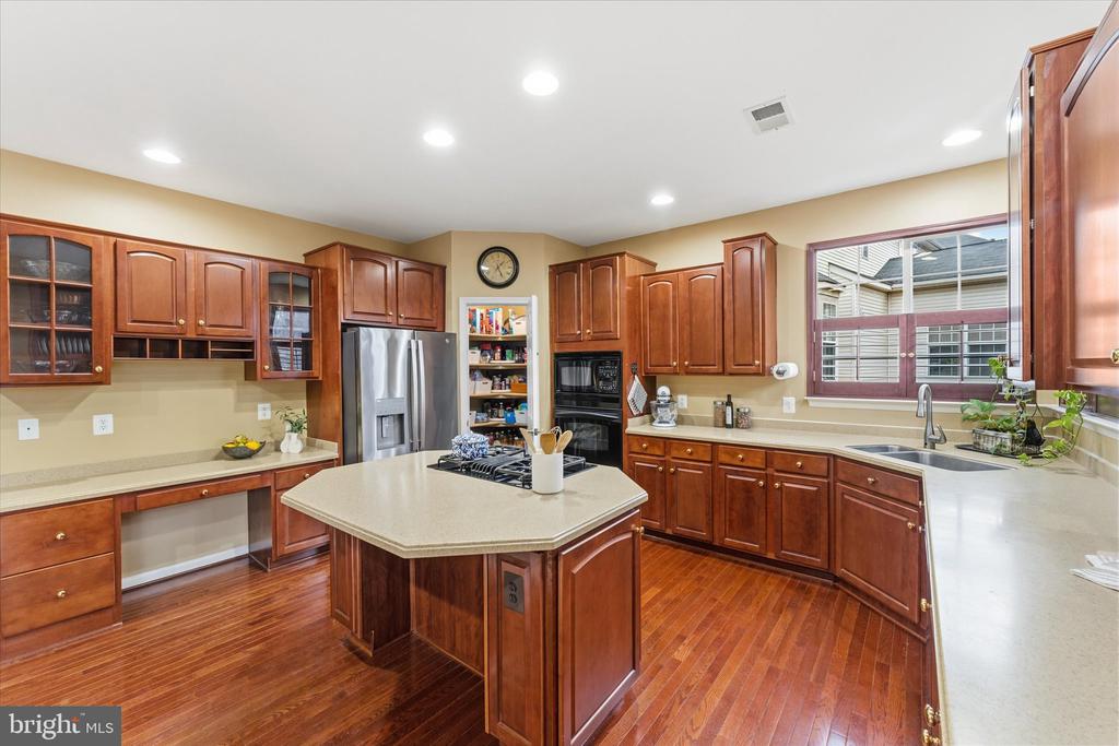 9325 RUSTIC BREEZE COURT