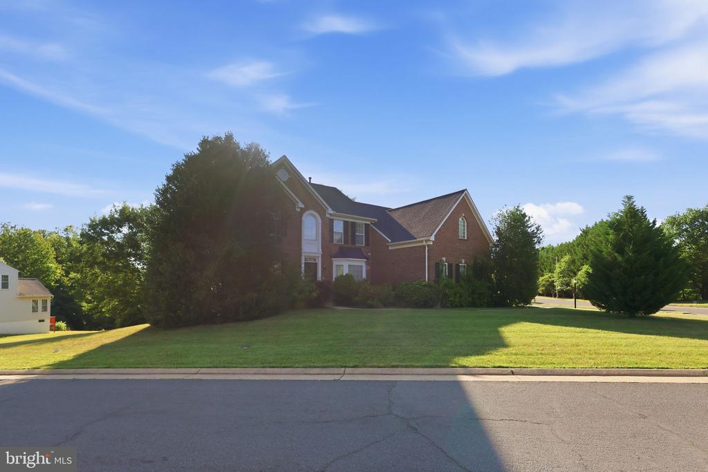 1595 HERON WAY