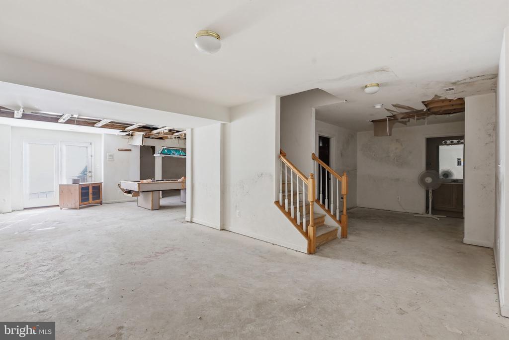 1595 HERON WAY