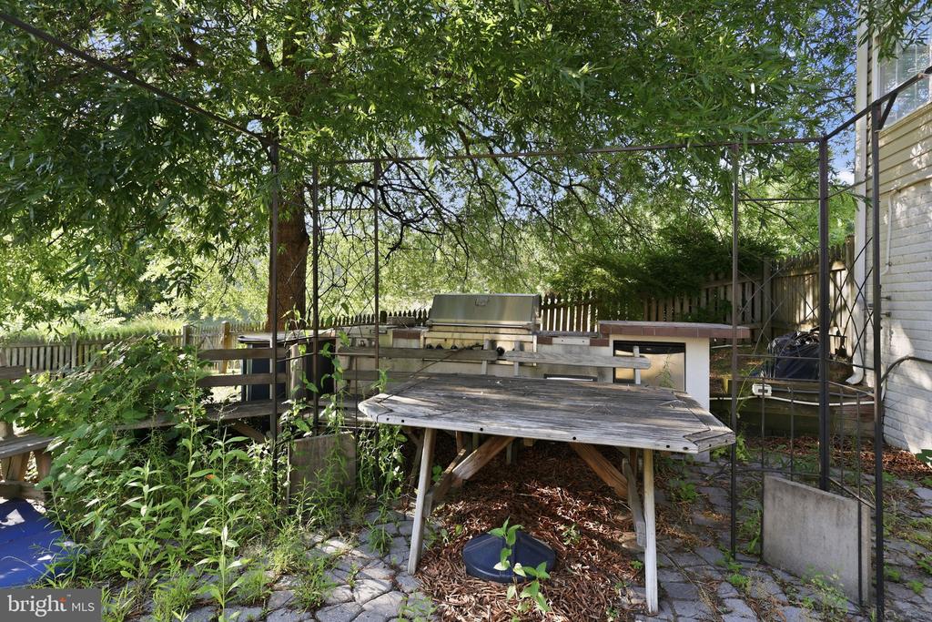 1595 HERON WAY